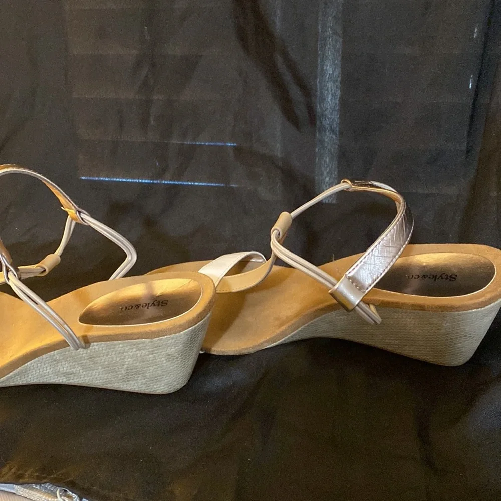 Summer Wedge Sandal 10M - Picture 2 of 8